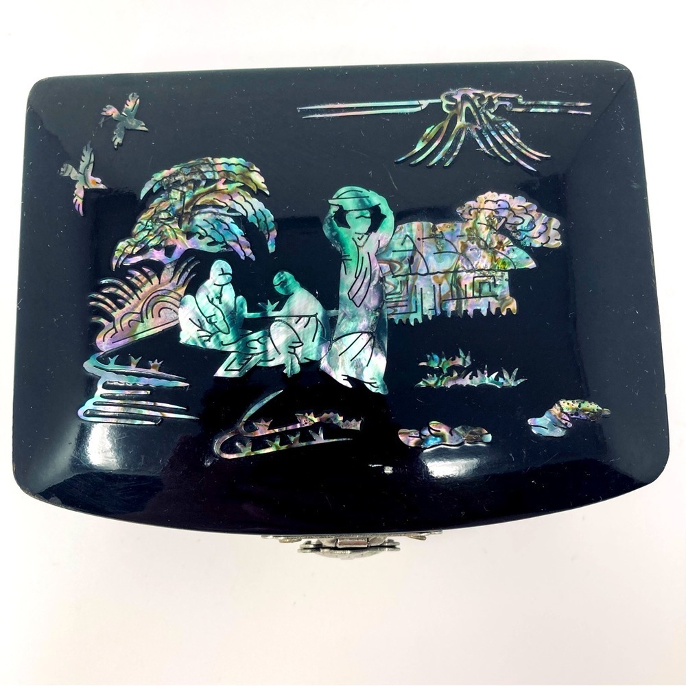 Vintage mother of pearl black lacquered ring box